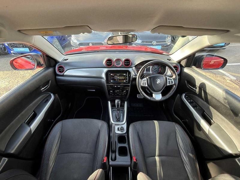 Used Suzuki Vitara 140 HP (102 kW) 2018 Red & black SUV