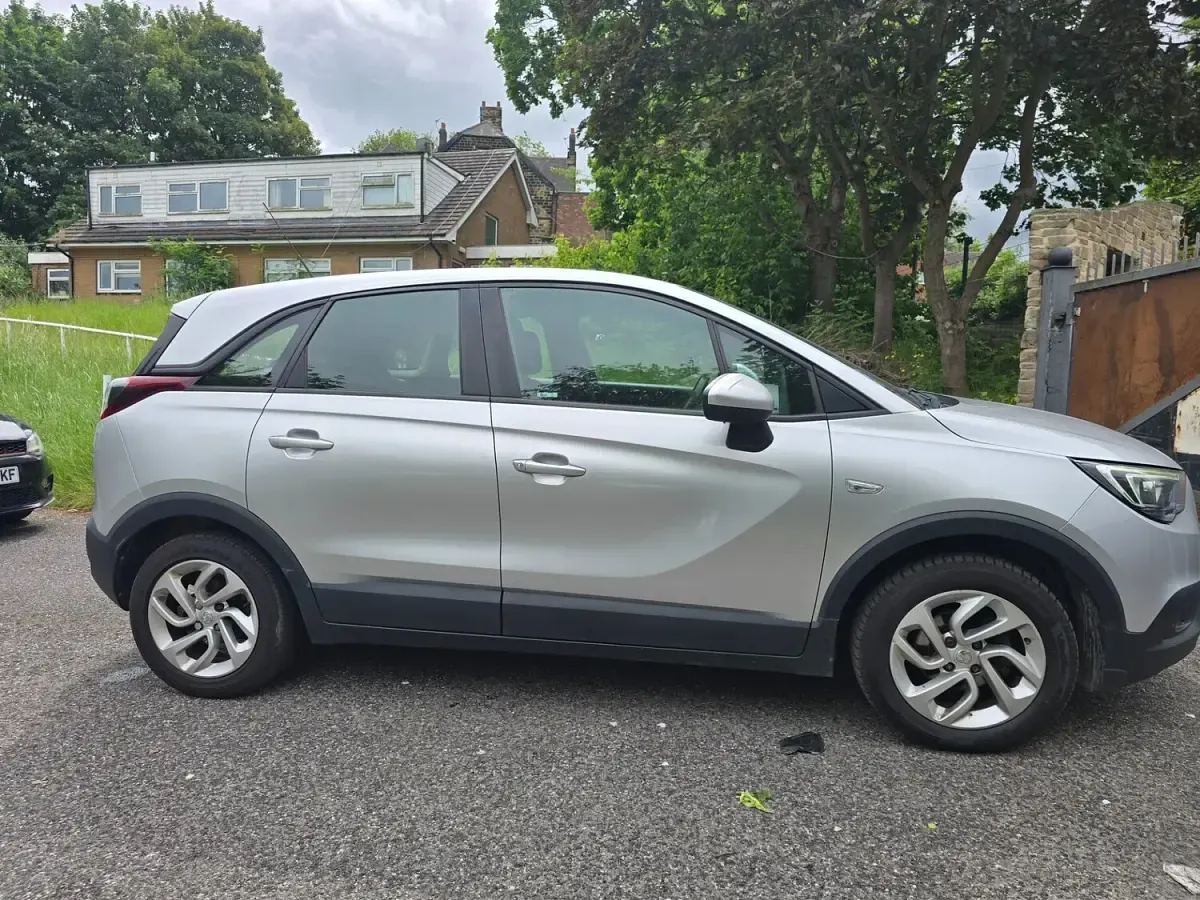 Used Vauxhall Crossland X 99 HP (72 kW) 2018 Silver SUV