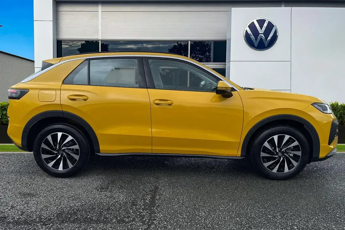 New VW T-Roc S 150 HP (110 kW) 2026 Yellow SUV