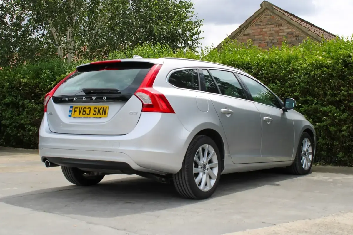 Used Volvo V60 SE Lux 134 HP (98 kW) 2013 Silver Estate