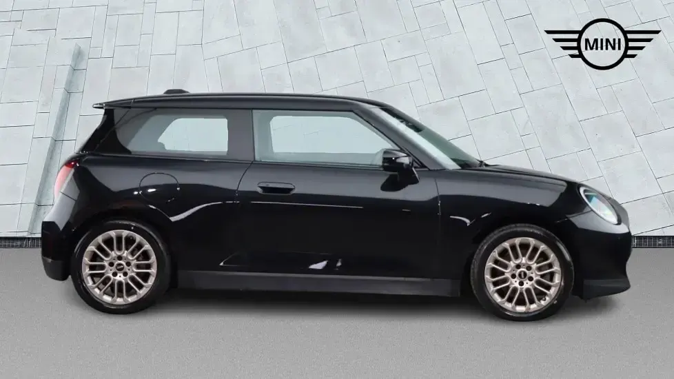 Used Mini Cooper SE Hatch 158 kW (215 HP) 2024 Black Hatchback