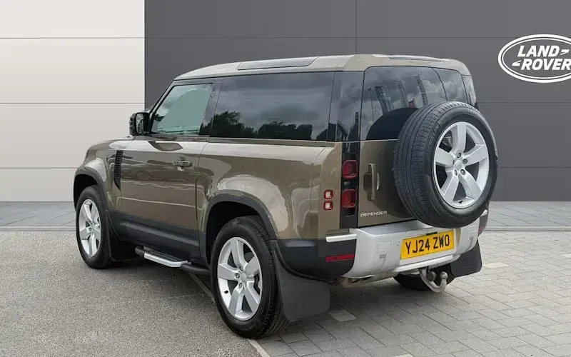 Used Land Rover Defender HSE 249 HP (183 kW) 2024 SUV