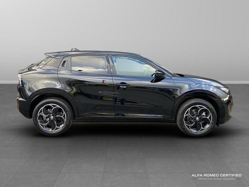 Black New 2025 Alfa Romeo Junior SUV | £25,127 (Fair price) - Image 1/4
