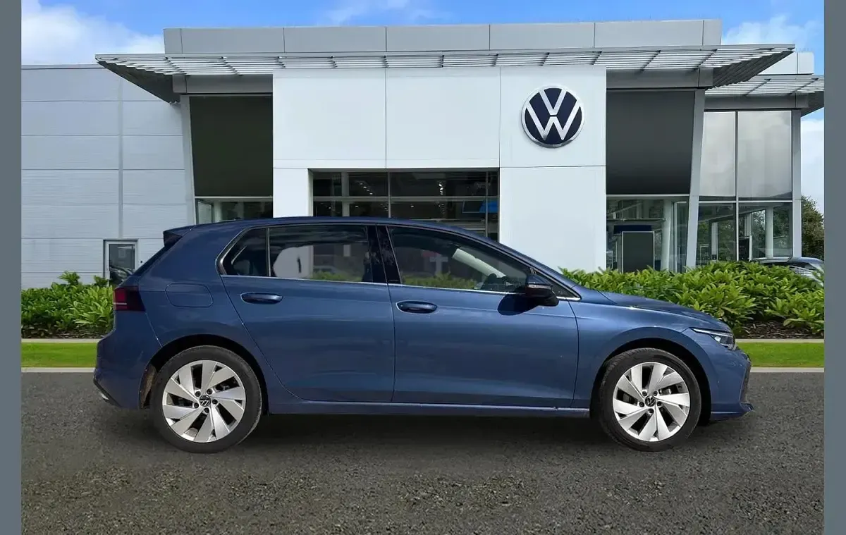 Used VW Golf VIII Style 150 HP (110 kW) 2025 Blue Hatchback
