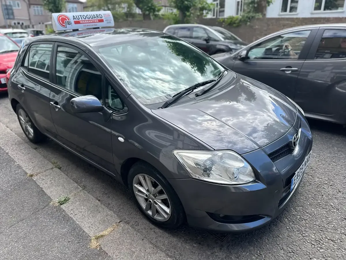 Used Toyota Auris 124 HP (91 kW) 2009 Grey Hatchback