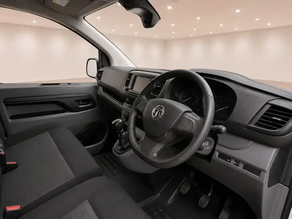 Used Vauxhall Vivaro S 100 HP (73 kW) 2022 White MPV