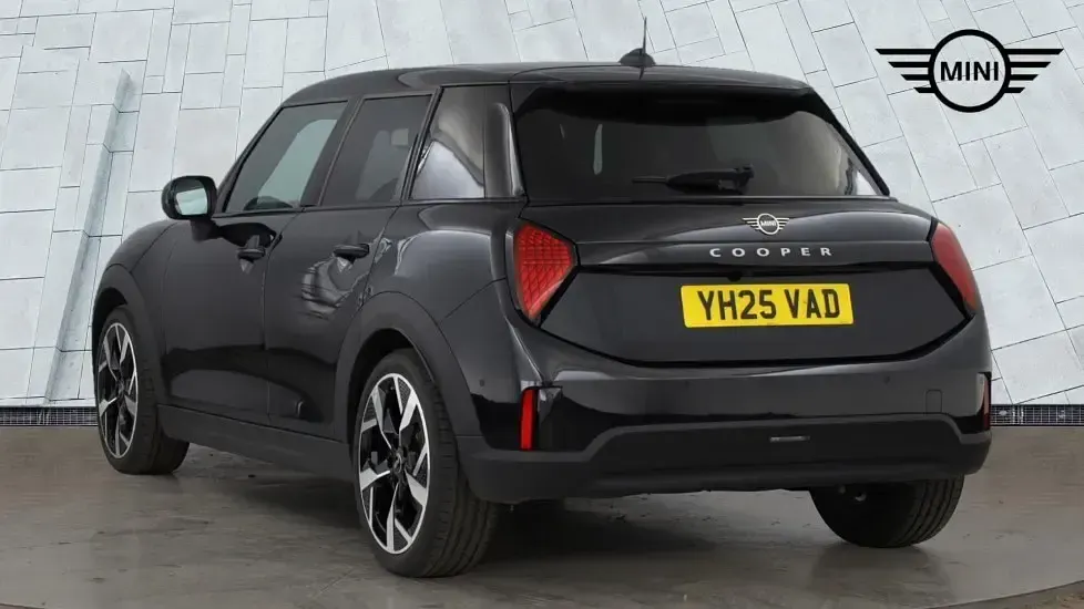 Used Mini Cooper Hatch 113 kW (154 HP) 2025 Black Hatchback