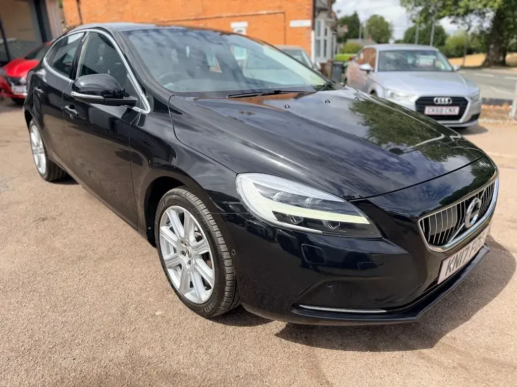 Used Volvo V40 Inscription 150 HP (110 kW) 2017 Black Hatchback