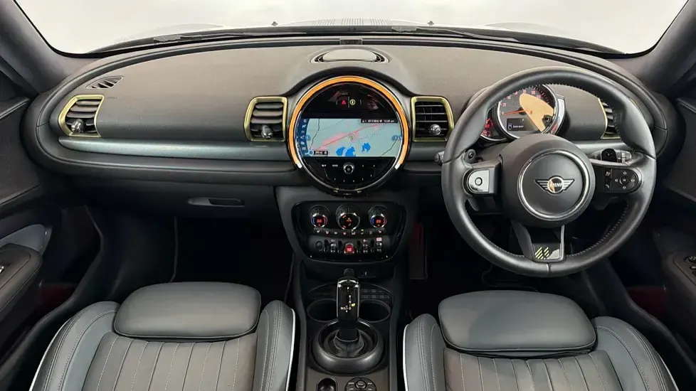 Used Mini Cooper S Clubman Untold Edition 176 HP (129 kW) 2022 Green Estate