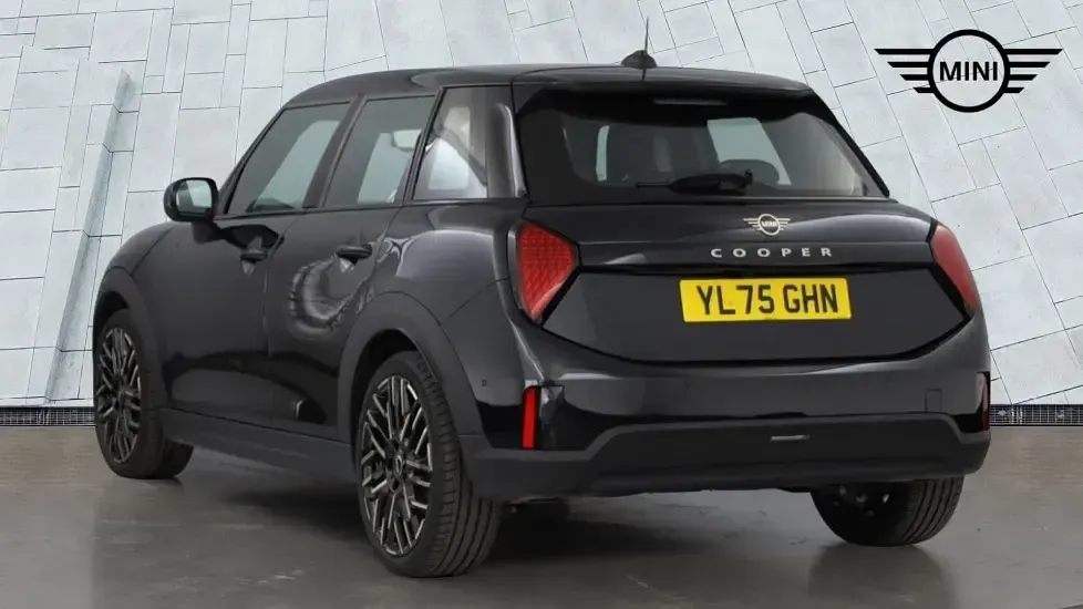 Used Mini Cooper Hatch 113 kW (154 HP) 2026 Black Hatchback