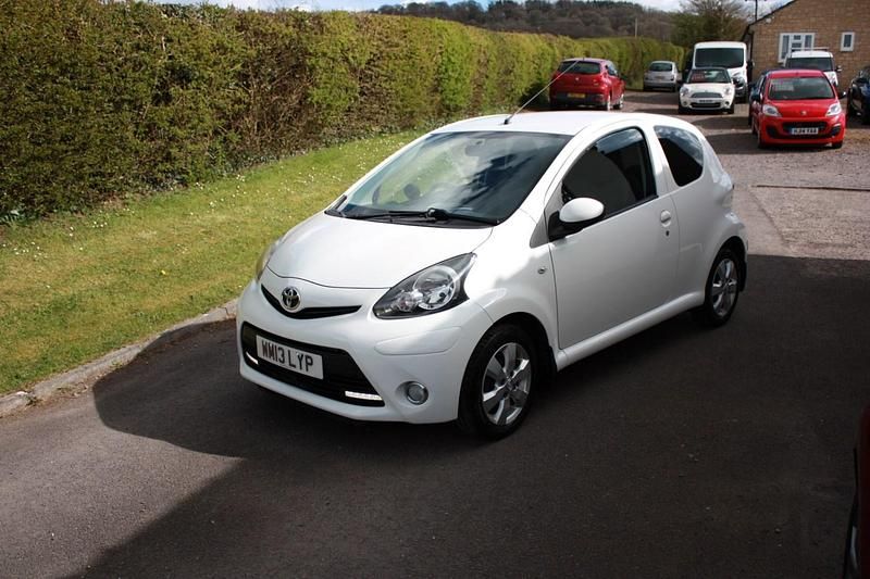 Used Toyota Aygo 68 HP (50 kW) 2013 White Hatchback
