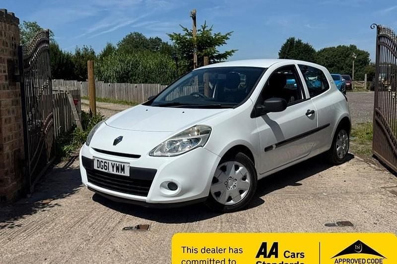 White Used 2011 Renault Clio II Hatchback | £1,495 (Good price) - Image 1/1