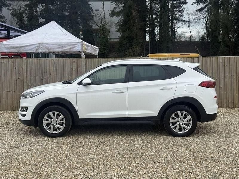 Used Hyundai Tucson SE 132 HP (97 kW) 2019 White SUV