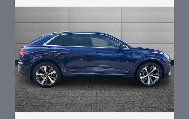 Used Audi Q8 Comfort 286 HP (210 kW) 2023 Blue SUV