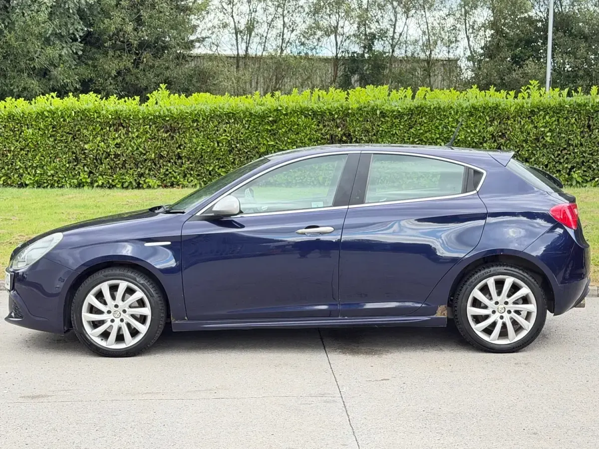 Used Alfa Romeo Giulietta Veloce 170 HP (125 kW) 2010 Blue Hatchback
