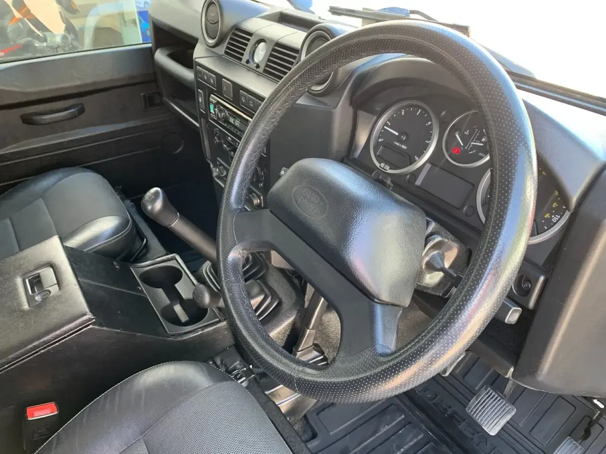 Used Land Rover Defender 120 HP (88 kW) 2014 Silver Estate