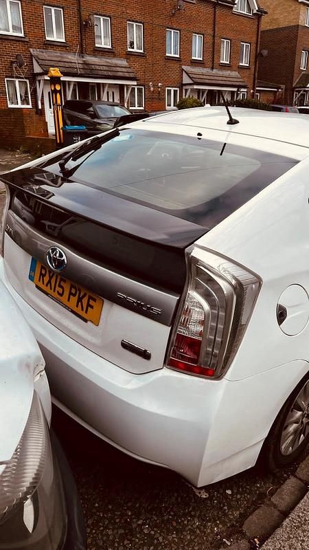 Used Toyota Prius 2015 White Hatchback