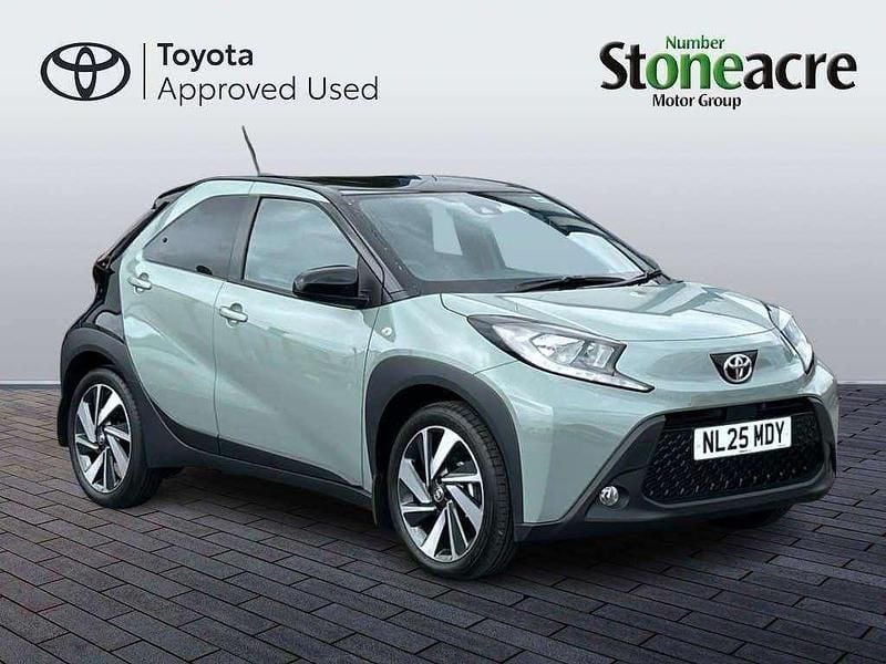 Green New 2025 Toyota Aygo Hatchback | £15,500 (Fair price) - Image 1/2