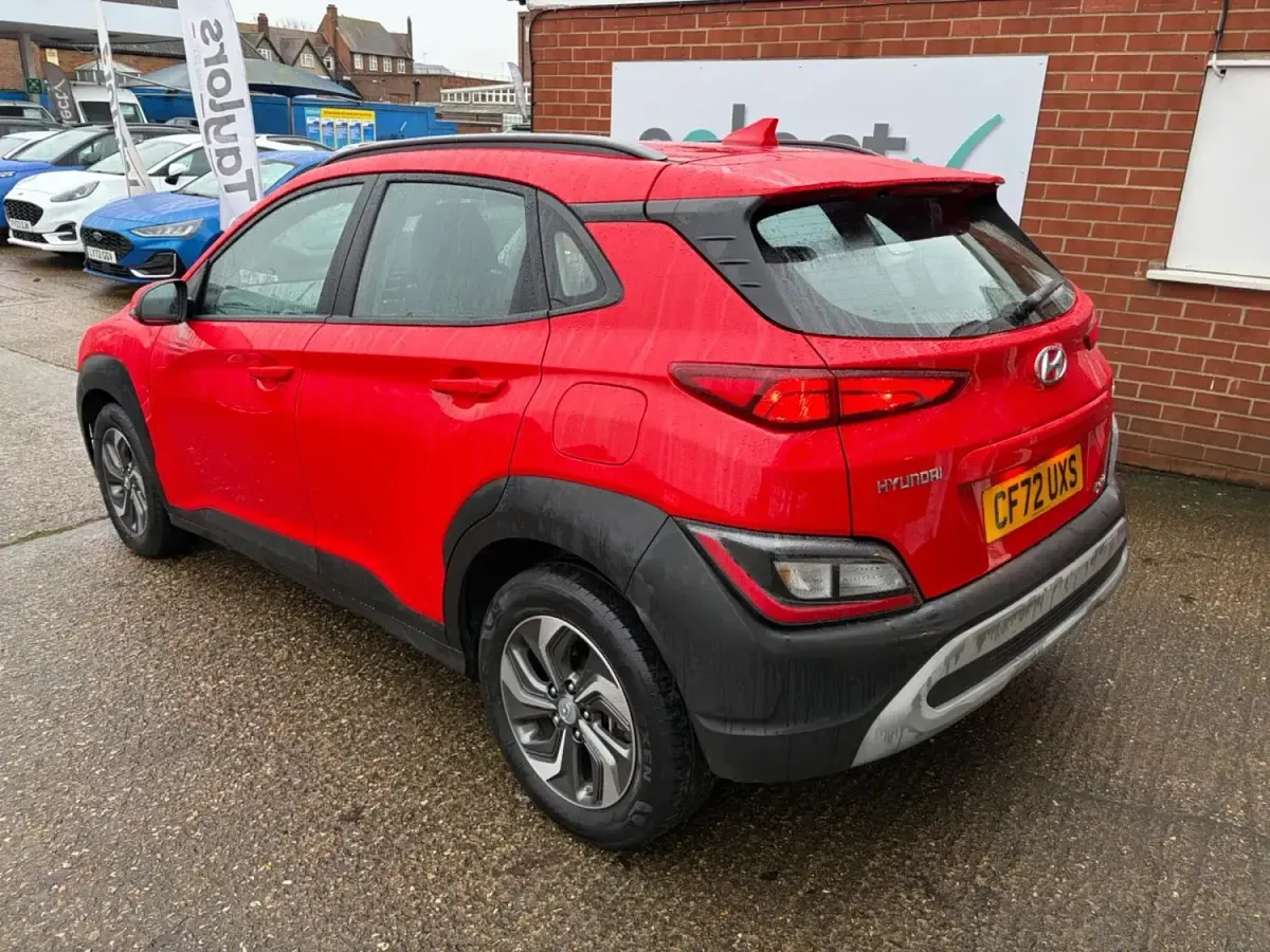 Second-hand Hyundai Kona SE 141 CP (103 kW) 2023 Roșu SUV