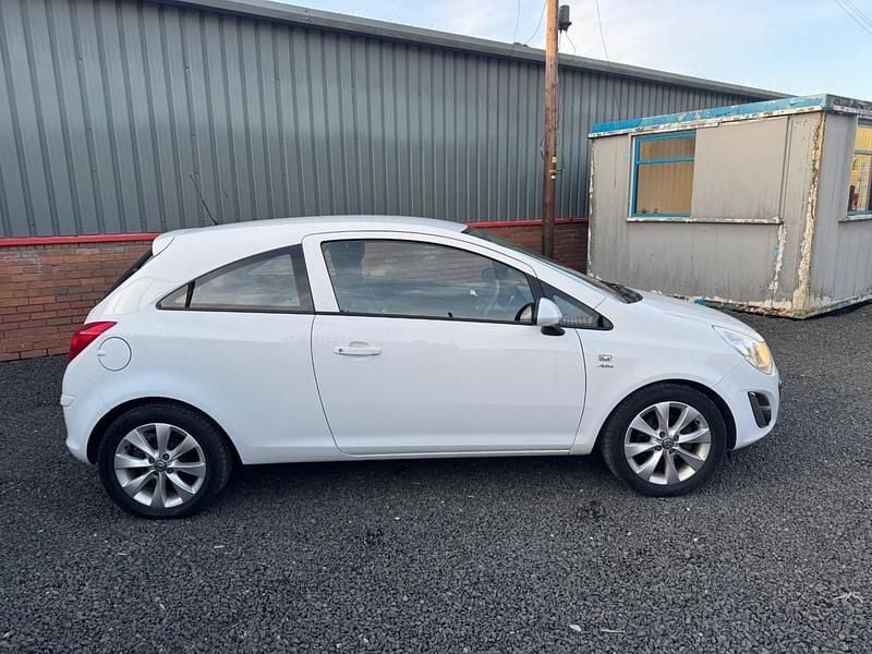 Used Vauxhall Corsa Active 65 HP (47 kW) 2012 White Hatchback