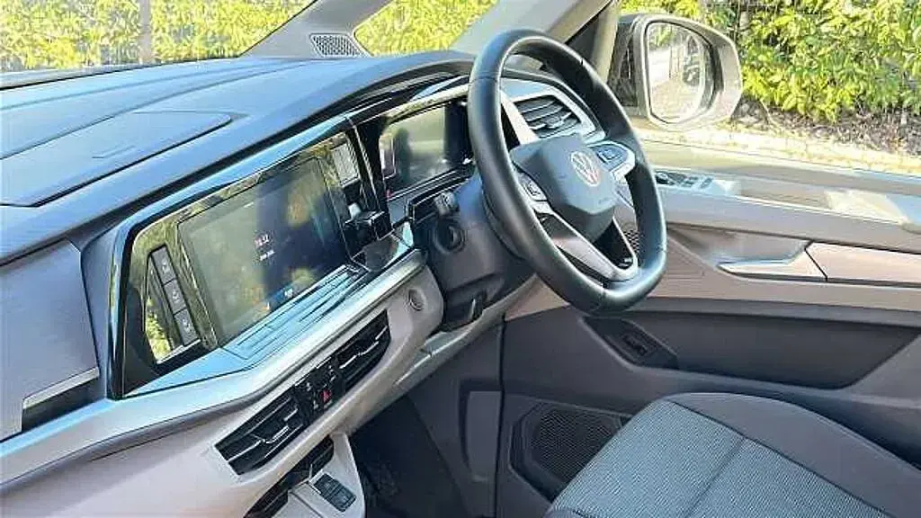 Begagnad VW Multivan Life 150 HK (110 kW) 2025 Blå Minibuss