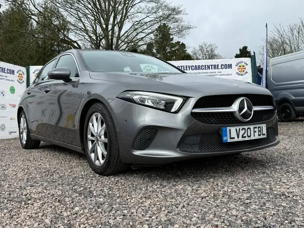 Begagnad Mercedes A180 Executive 136 HK (100 kW) 2020 Grå Halvkombi