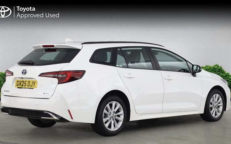 Used Toyota Corolla 140 HP (102 kW) 2025 White Estate