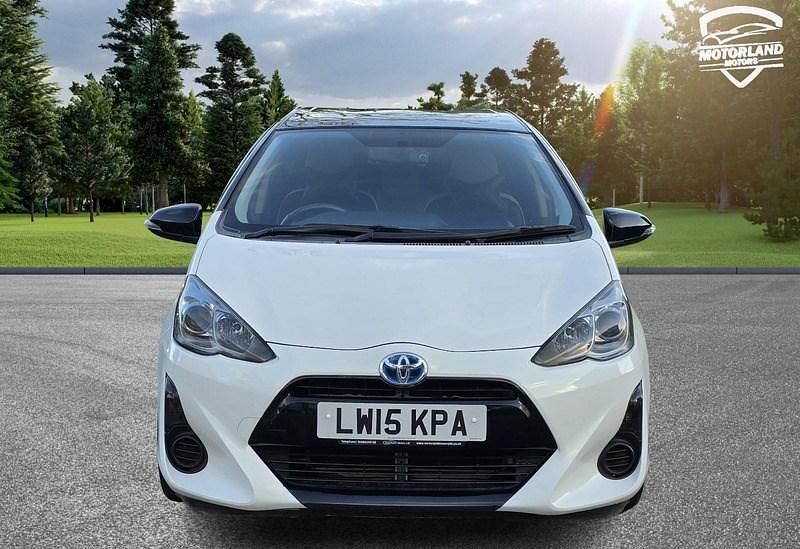 Used Toyota Yaris Hybrid 2015 White