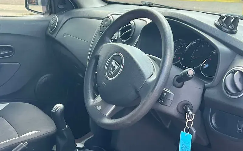 Used Dacia Sandero Ambiance 90 HP (66 kW) 2015 White Hatchback