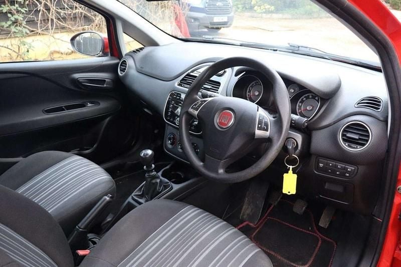 Used Fiat Punto Evo Life 69 HP (50 kW) 2011 Red Hatchback