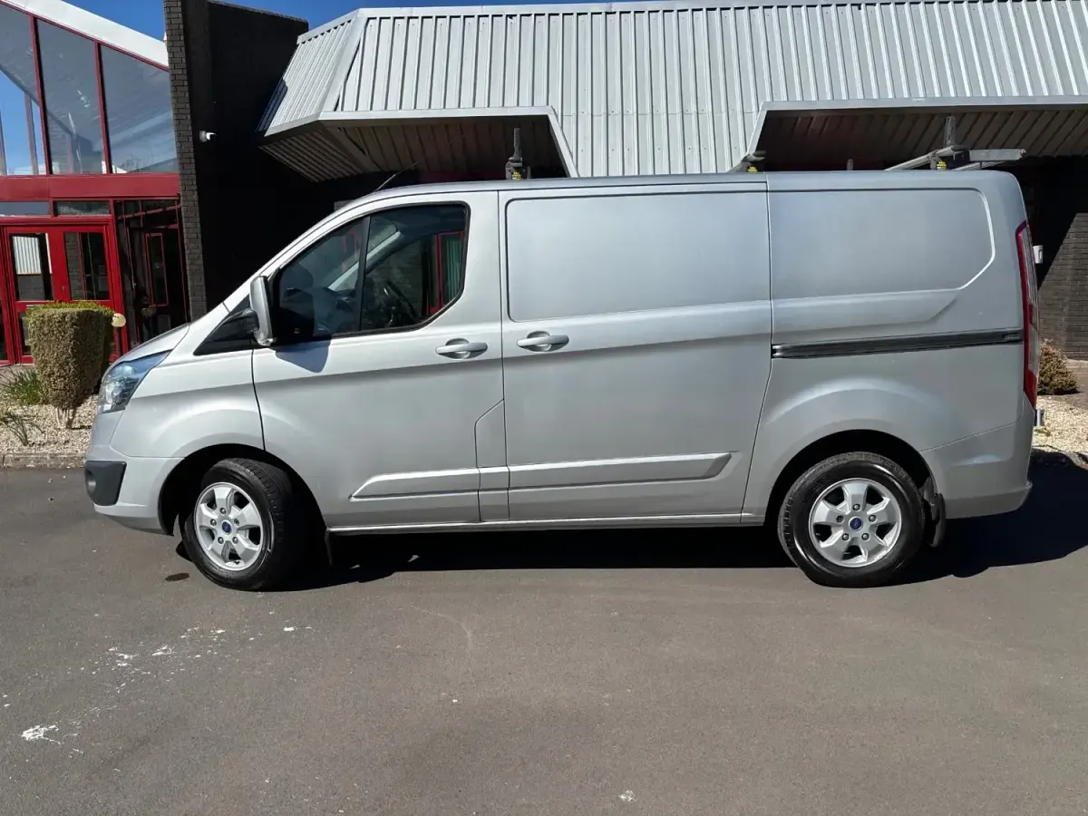 Usado Ford Transit Custom Limited 125 HP (91 kW) 2016 Prateado Van
