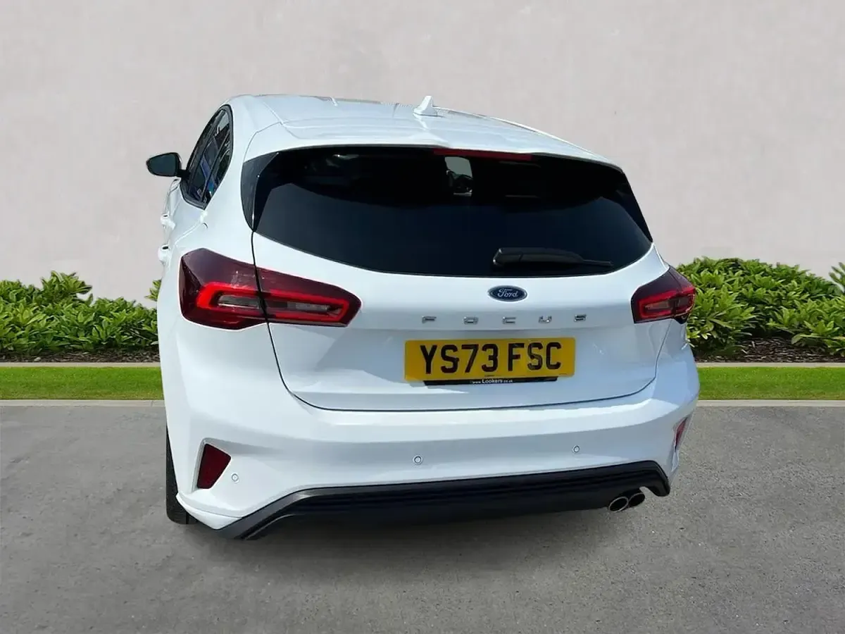 Used Ford Focus ST-Line 125 HP (91 kW) 2023 White Hatchback