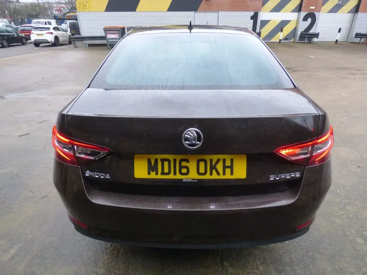 Used Skoda Superb SE L Executive 190 HP (139 kW) 2016 Brown Hatchback