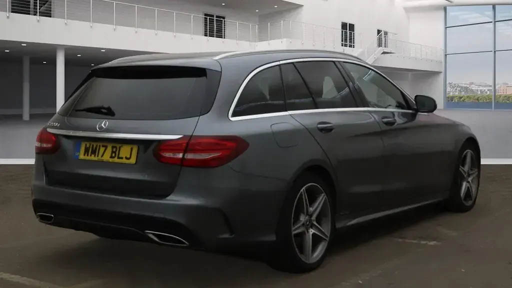 Używany Mercedes C220 AMG line 2017 Szary Kombi