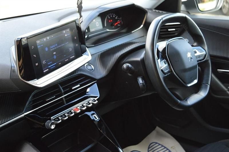 Used Peugeot 2008 Active 100 HP (73 kW) 2020 White SUV