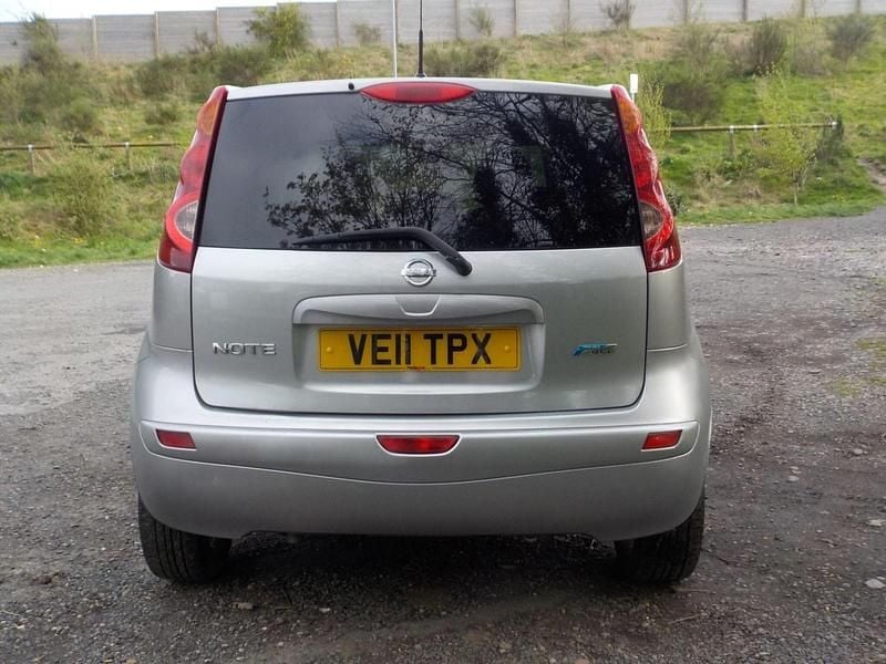 Begagnad Nissan Note N-TEC 90 HK (66 kW) 2011 Silver Halvkombi