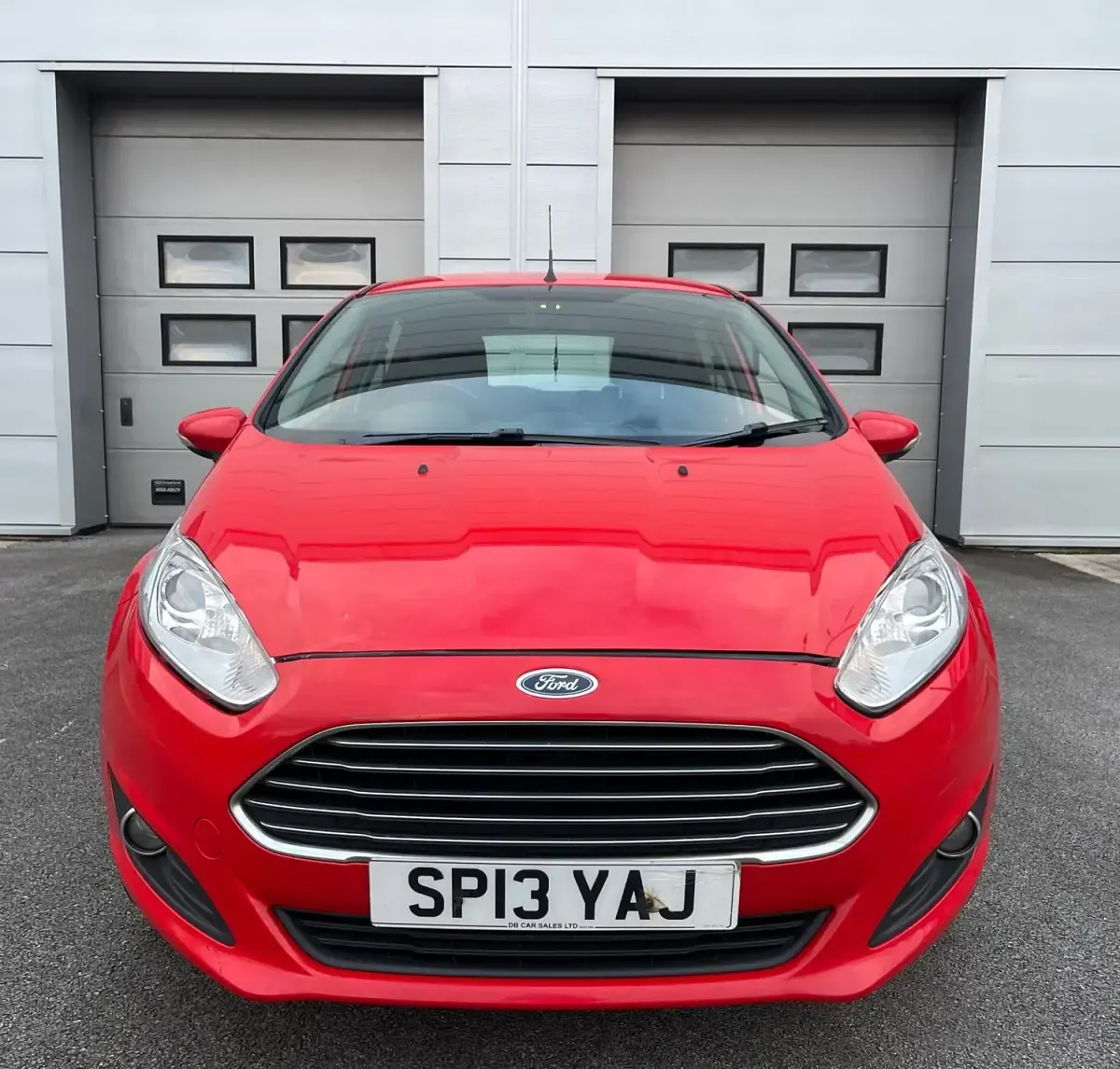 Usado Ford Fiesta Zetec 82 HP (60 kW) 2013 Vermelho Citadino