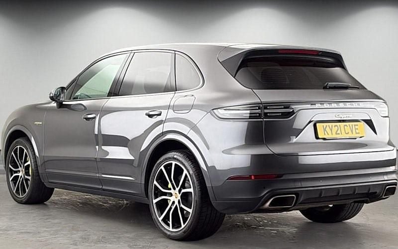 Begagnad Porsche Cayenne 462 HK (339 kW) 2021 Grå SUV