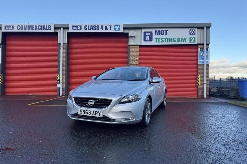 Silver Used 2013 Volvo V40 SE Hatchback | £5,799 (Good price) - Image 1/1