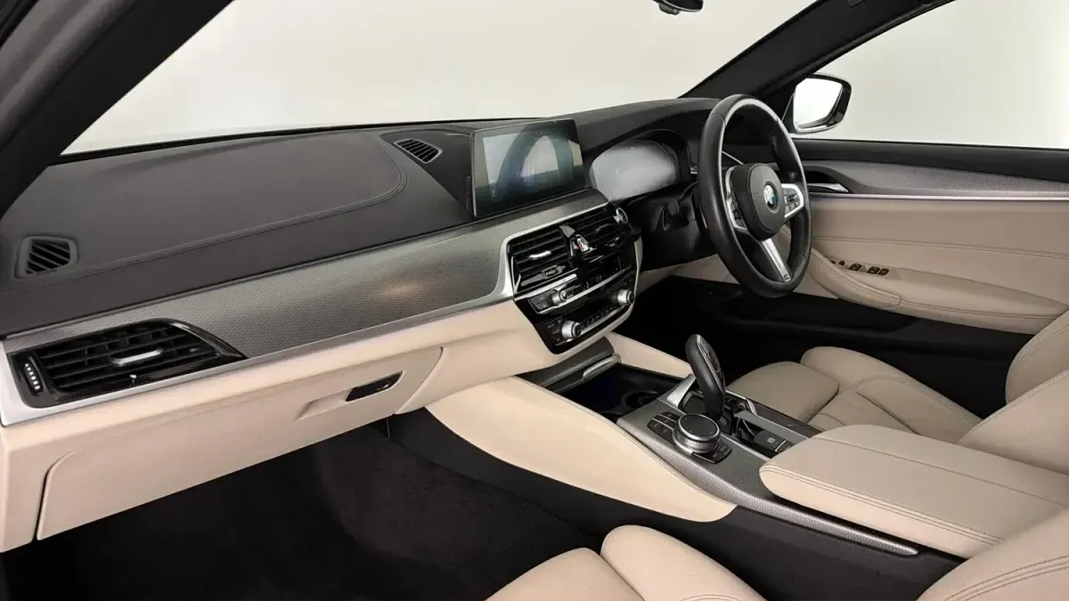 Used BMW 520 M Sport 190 HP (139 kW) 2019 Carbon black Estate