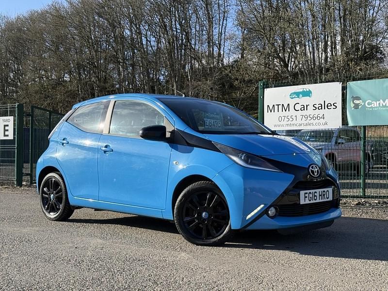 Used Toyota Aygo X-cite 69 HP (50 kW) 2016 Blue Hatchback