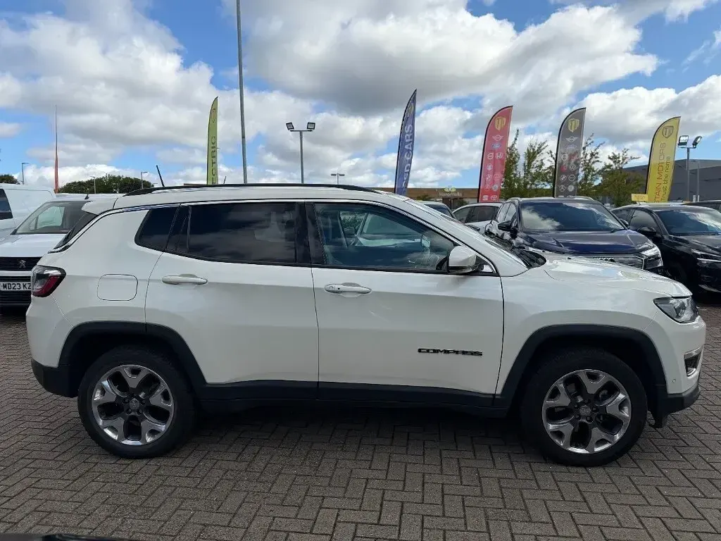 Used Jeep Compass Limited 170 HP (125 kW) 2018 White SUV