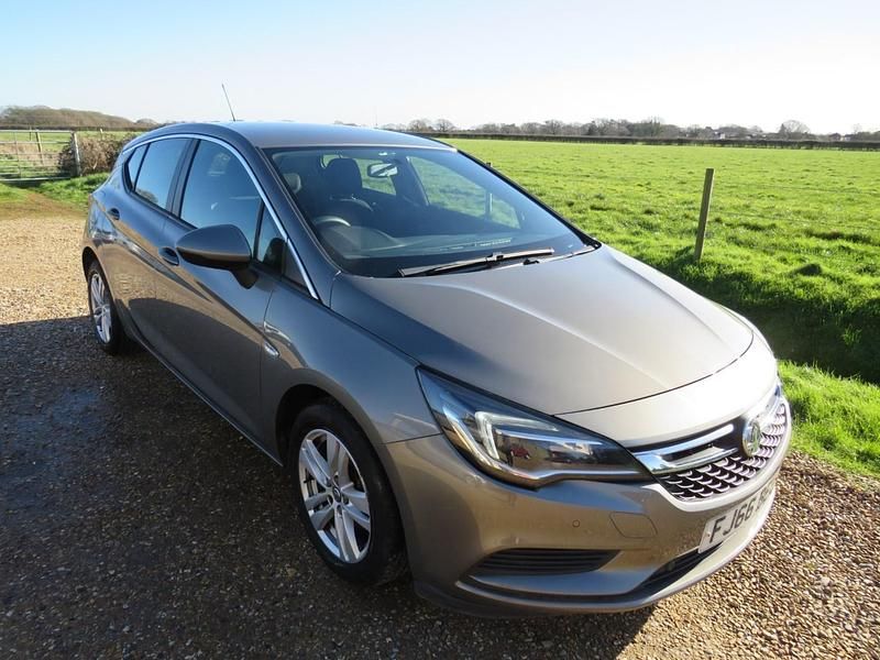 Used Vauxhall Astra Design Edition 136 HP (100 kW) 2016 Grey Hatchback