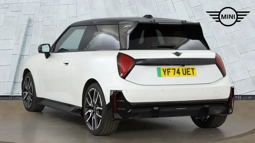 Used Mini Cooper Hatch 133 kW (181 HP) 2024 White Hatchback