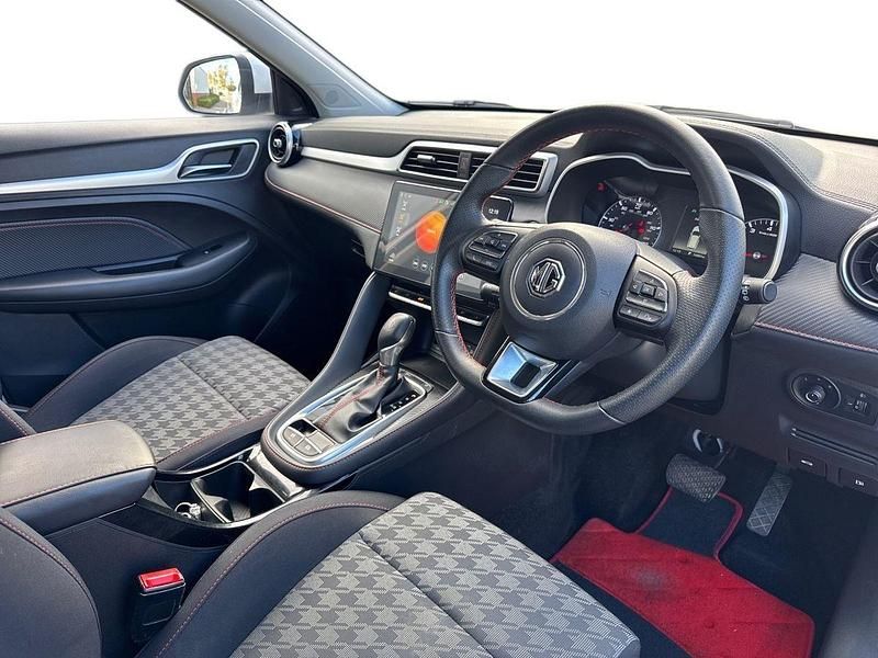 Used MG ZS Excite 111 HP (81 kW) 2023 White Hatchback