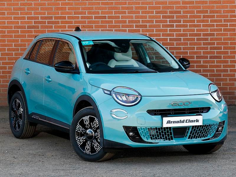 Metallic sky blue New 2025 Fiat 600 Hatchback | £20,998 (Fair price) - Image 1/4