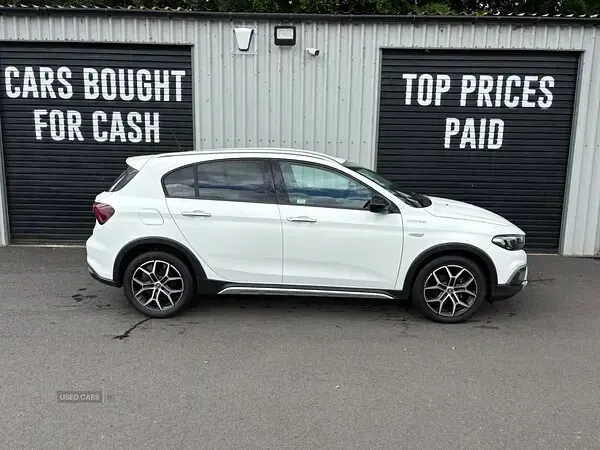 Used Fiat Tipo 100 HP (73 kW) 2022 White Hatchback