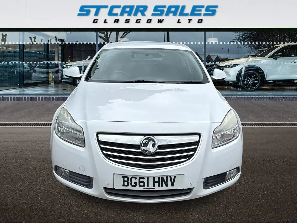 Used Vauxhall Insignia SRi 160 HP (117 kW) 2011 White Hatchback