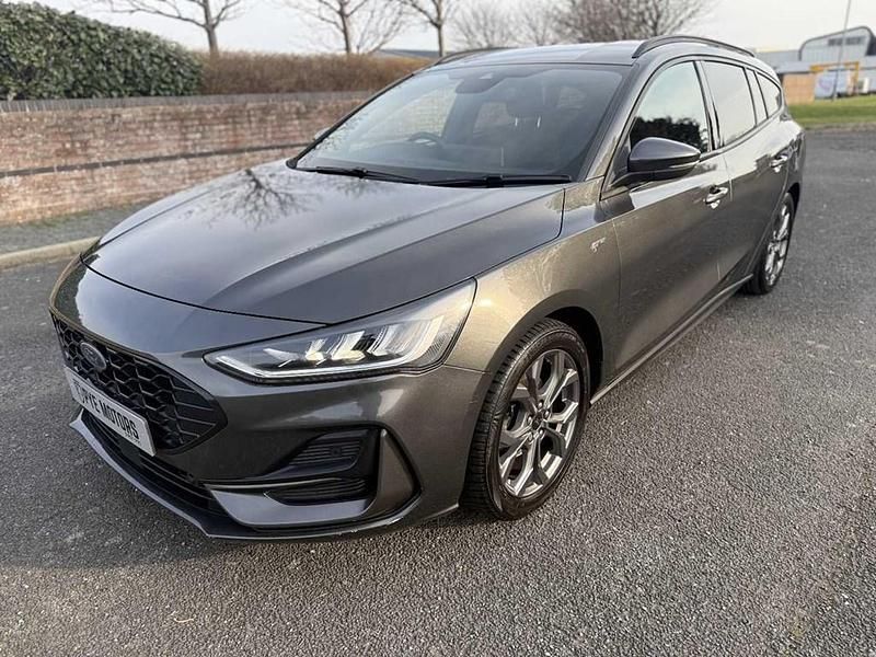 Usado Ford Focus ST-Line 2022 Gris Familiar