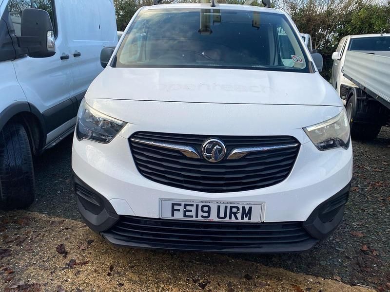 Used Vauxhall Combo Edition 100 HP (73 kW) 2019 White Van